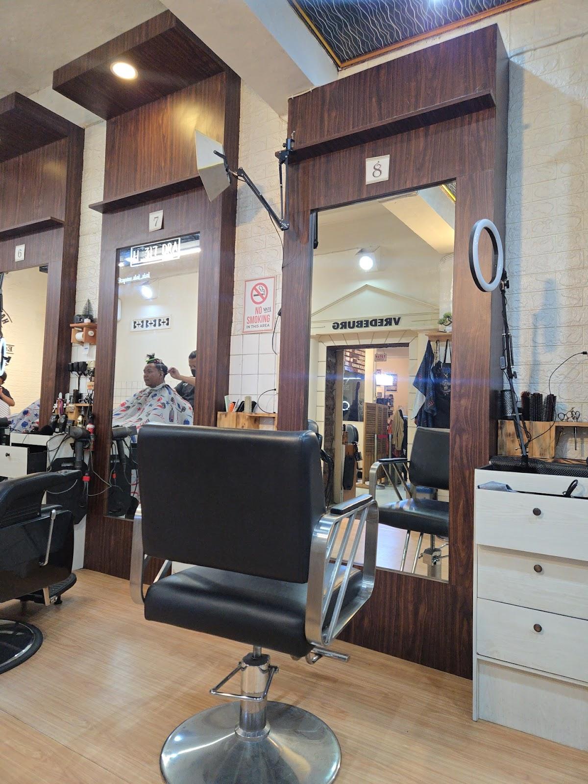 Di dalam — BARBER.OS & Coffee